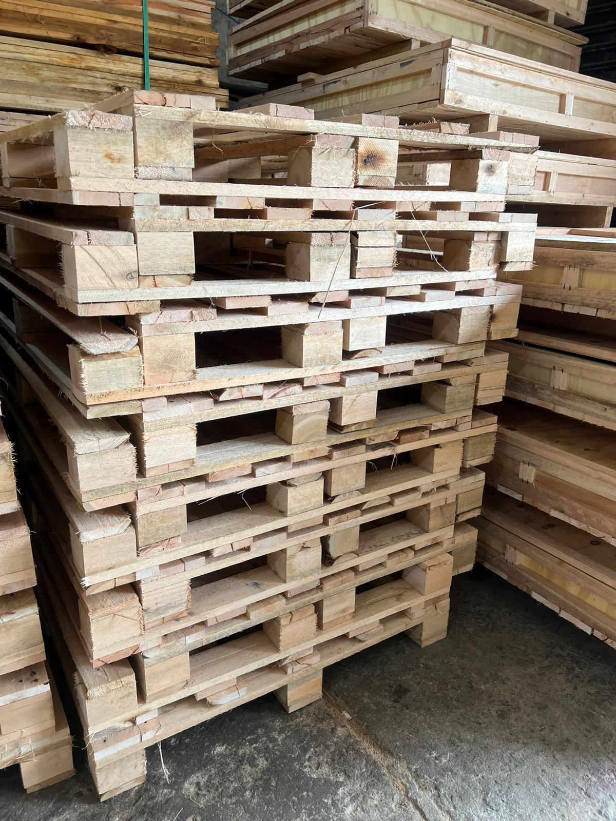Caixas de Madeira, Paletes, Pés para Sofá, Embalagens de Madeiras em Geral